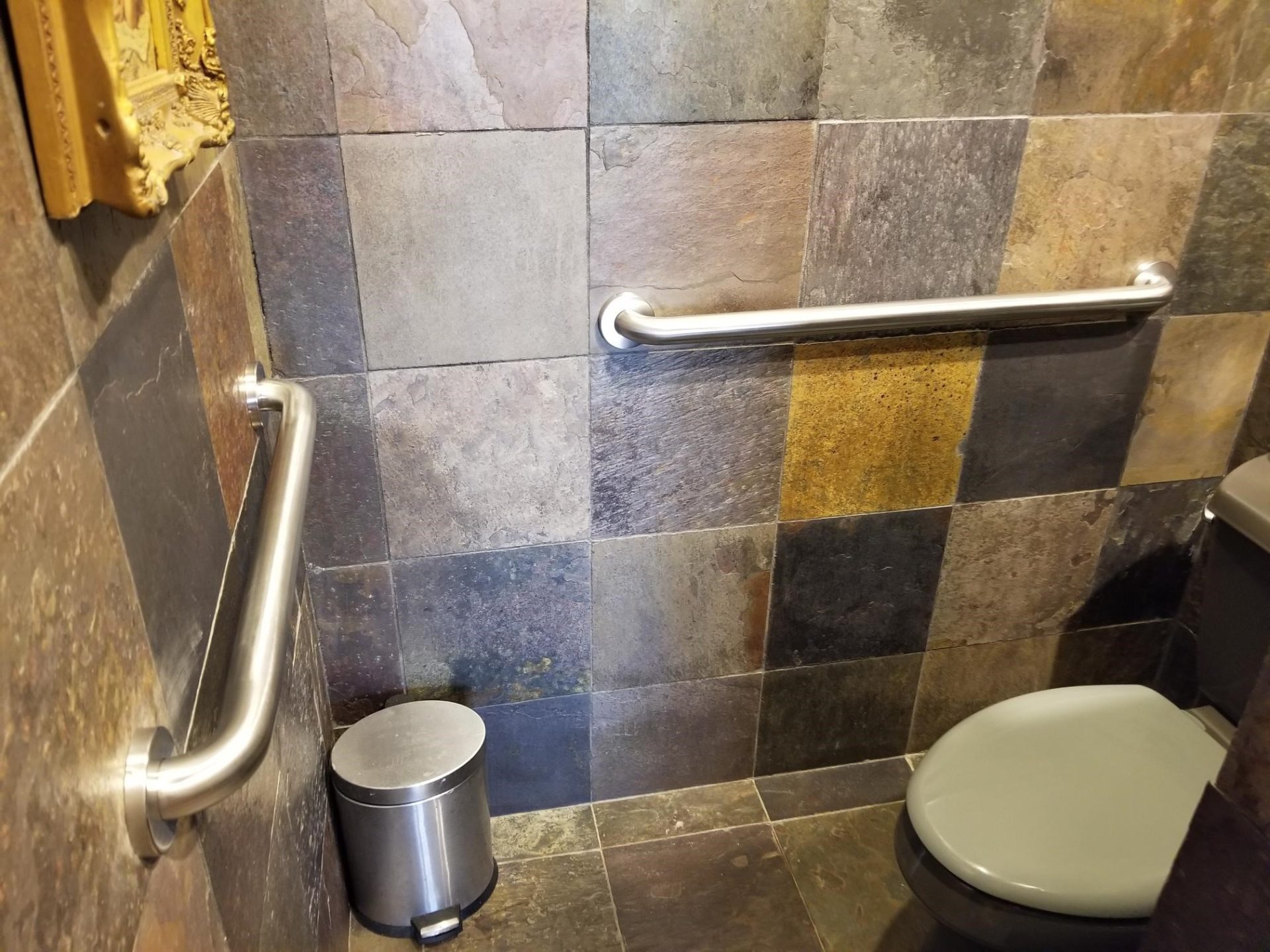 4 Facts to Know About Bathroom Grab Bars